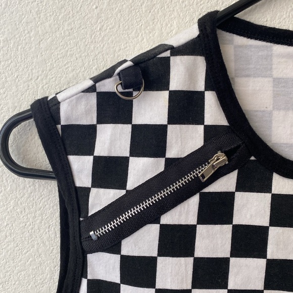 Checkered Muscle Tank Top - Picture 3 of 7